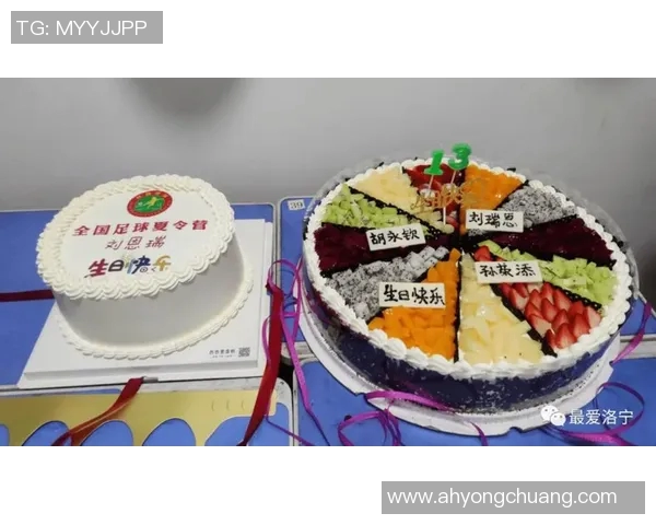 简约风格足球球星蛋糕设计打造独特个性生日惊喜