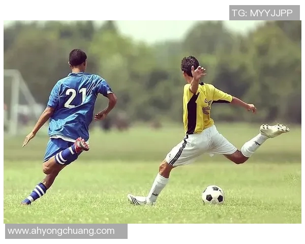 世界顶级足球球星训练场上精彩排练瞬间全景展示 世界顶级足球球星训练场上精彩排练瞬间全景展示